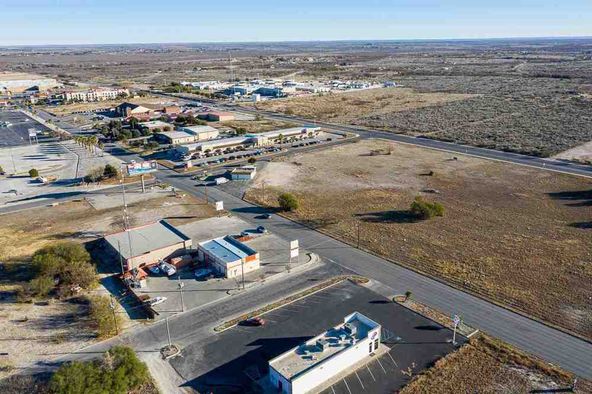Retail Free Standing: 2104 N Bedell Ave, Del Rio, TX 78840